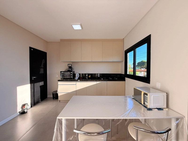 Lindo Geminado Semi-Mobiliado em Localização Privilegiada!: 4ª foto da galeria de imagens do imóvel