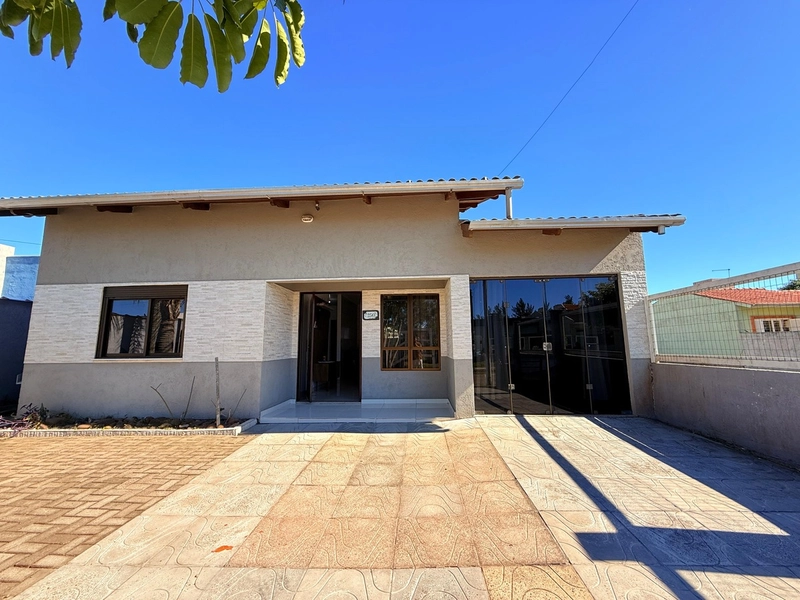 Casa com 3 Dormitórios, Pátio Amplo e churrasqueira!: 2ª foto da galeria de imagens do imóvel