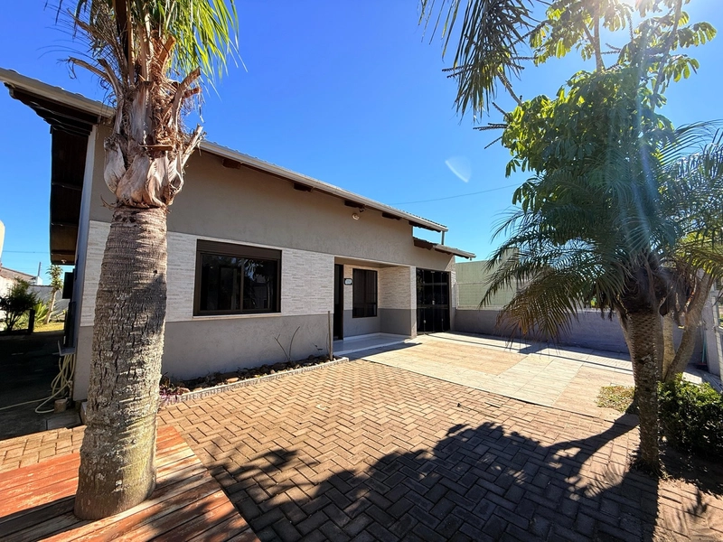 Casa com 3 Dormitórios, Pátio Amplo e churrasqueira!: 3ª foto da galeria de imagens do imóvel