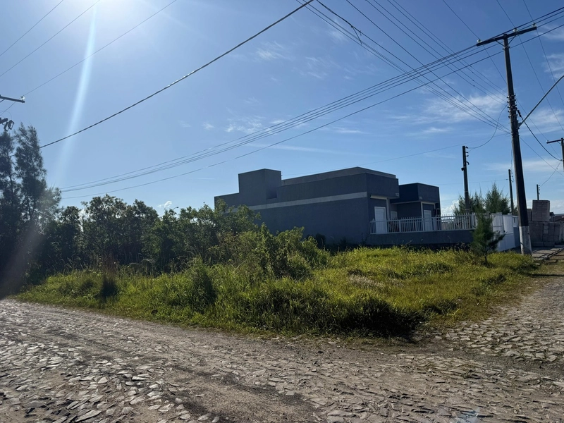 Terreno de Esquina em Atlantida Sul: 1ª foto da galeria de imagens do imóvel