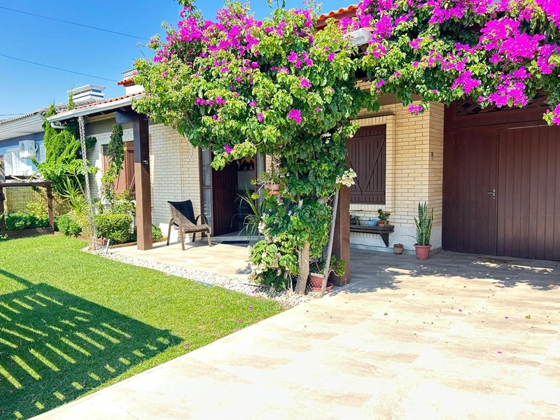 Linda Casa em Xangri-Lá com Piscina e Anexo Completo nos Fundos!: 1ª foto da galeria de imagens do imóvel