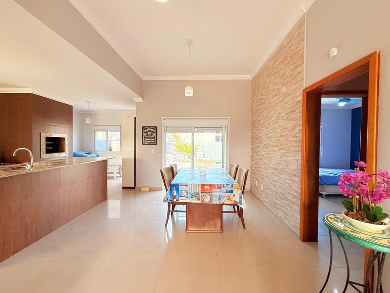 Linda Casa em Atlantida Sul com 3 Dormitórios e Piscina!: 8ª foto da galeria de imagens do imóvel