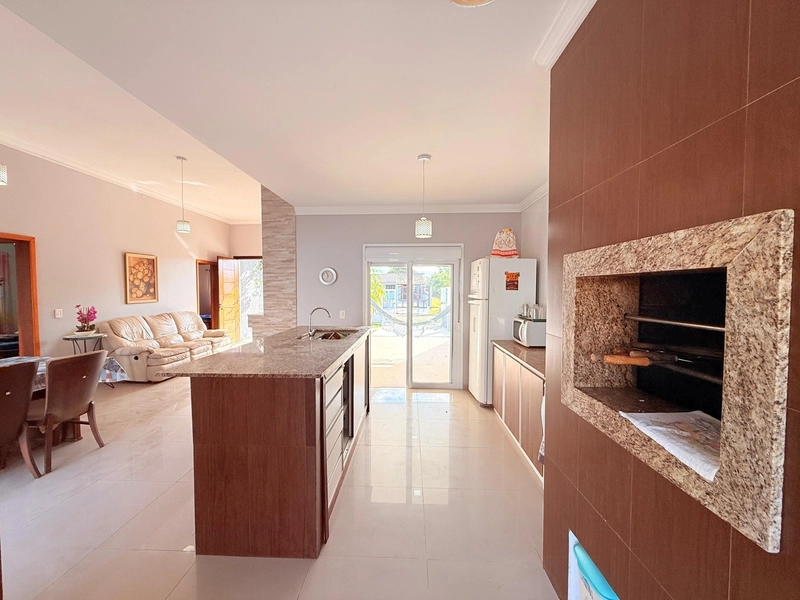 Linda Casa em Atlantida Sul com 3 Dormitórios e Piscina!: 5ª foto da galeria de imagens do imóvel