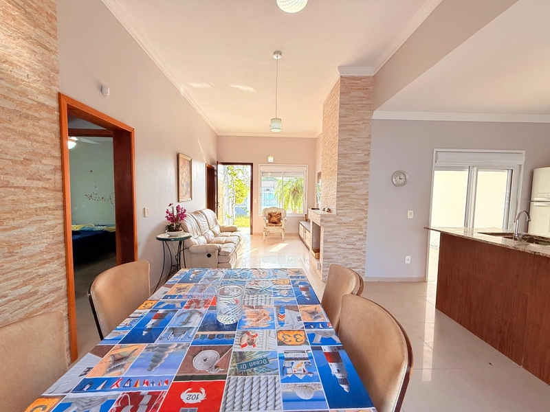 Linda Casa em Atlantida Sul com 3 Dormitórios e Piscina!: 9ª foto da galeria de imagens do imóvel