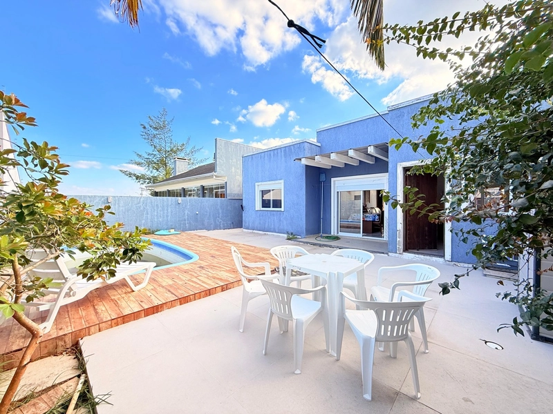 Linda Casa em Atlantida Sul com 3 Dormitórios e Piscina!: 1ª foto da galeria de imagens do imóvel