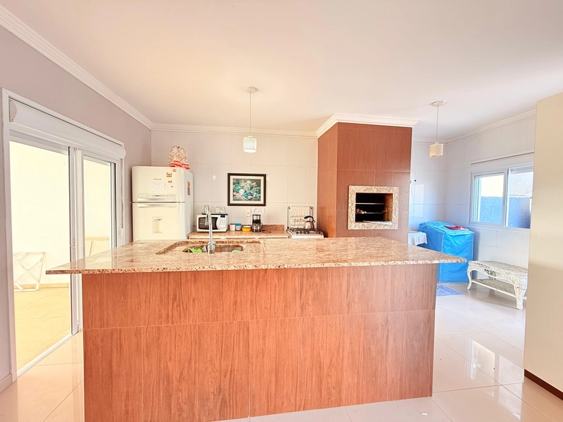 Linda Casa em Atlantida Sul com 3 Dormitórios e Piscina!: 7ª foto da galeria de imagens do imóvel
