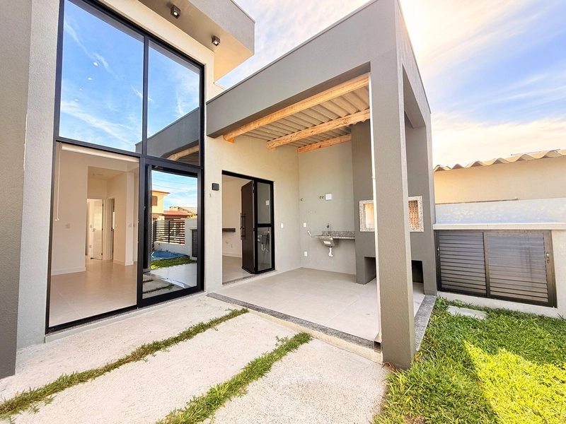 Casa com Piscina em Atlântida Sul: 1ª foto da galeria de imagens do imóvel