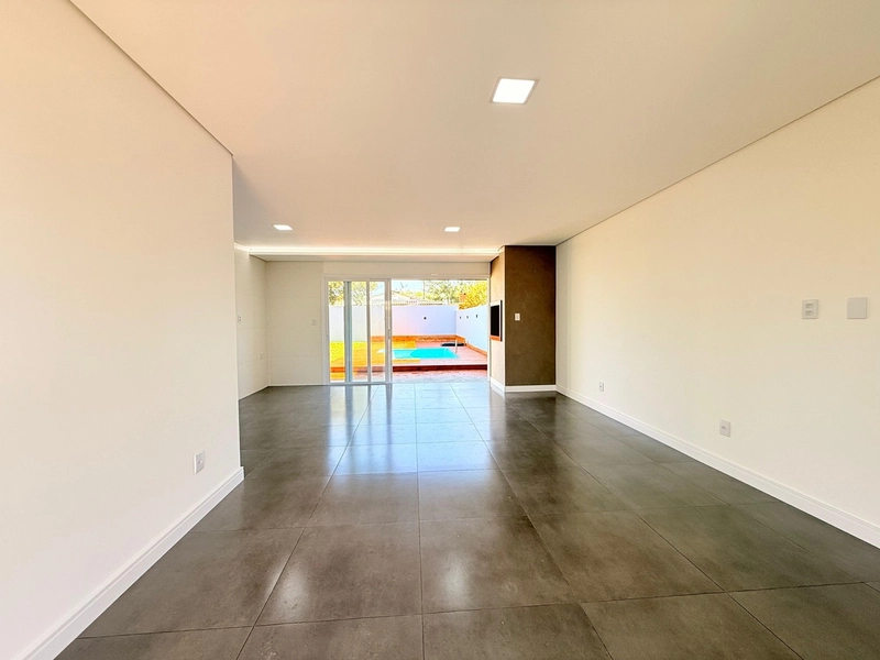 Linda Casa com Piscina e Pátio Amplo em Atlântida Sul!: 4ª foto da galeria de imagens do imóvel