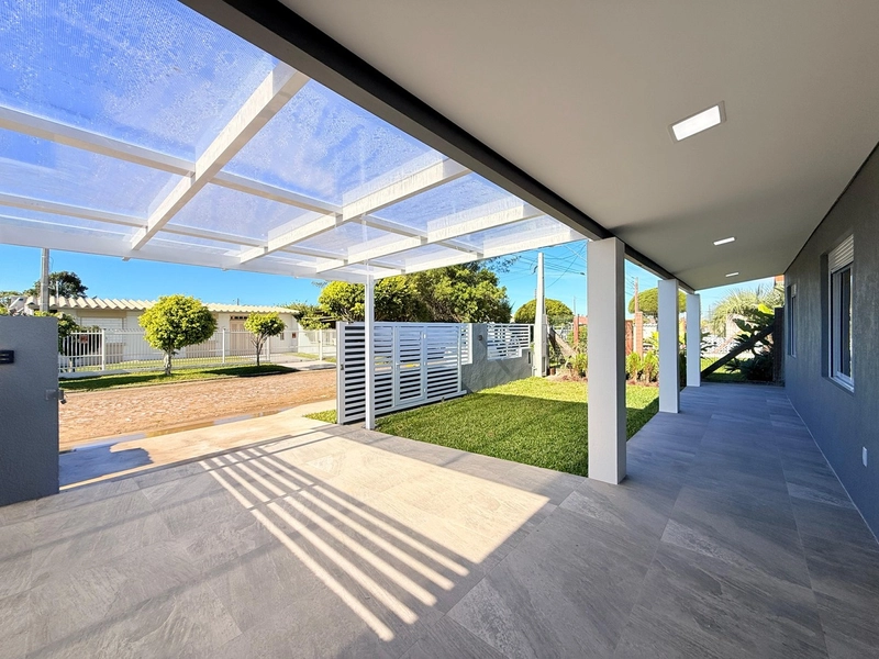 Linda Casa com Piscina e Pátio Amplo em Atlântida Sul!: 12ª foto da galeria de imagens do imóvel