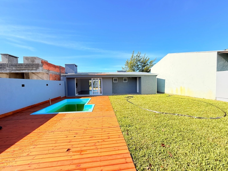 Linda Casa com Piscina e Pátio Amplo em Atlântida Sul!: 11ª foto da galeria de imagens do imóvel