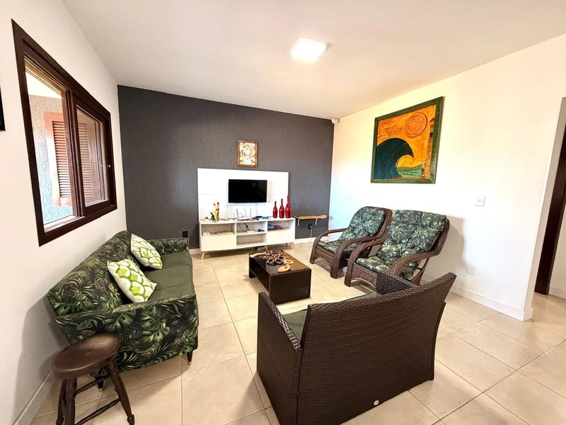 Casa com 3 Dormitórios, Living integrado e Garagem com Churrasqueira!: 6ª foto da galeria de imagens do imóvel