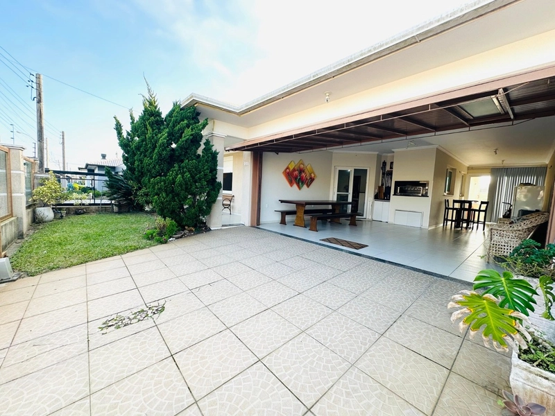 Linda Casa com 3 Dormitórios, Lareira e Garagem com Churrasqueira!: 18ª foto da galeria de imagens do imóvel