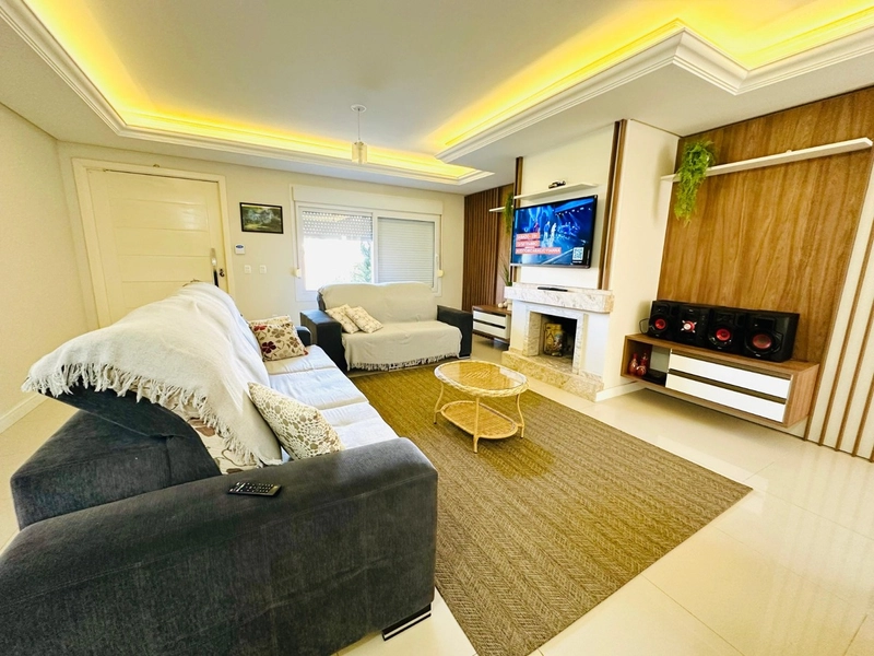 Linda Casa com 3 Dormitórios, Lareira e Garagem com Churrasqueira!: 6ª foto da galeria de imagens do imóvel