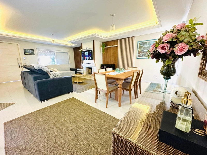 Linda Casa com 3 Dormitórios, Lareira e Garagem com Churrasqueira!: 7ª foto da galeria de imagens do imóvel