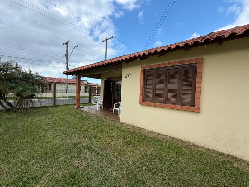 Linda Casa de Esquina em Atlântida Sul com 4 Dormitórios e Pátio Amplo: 18ª foto da galeria de imagens do imóvel