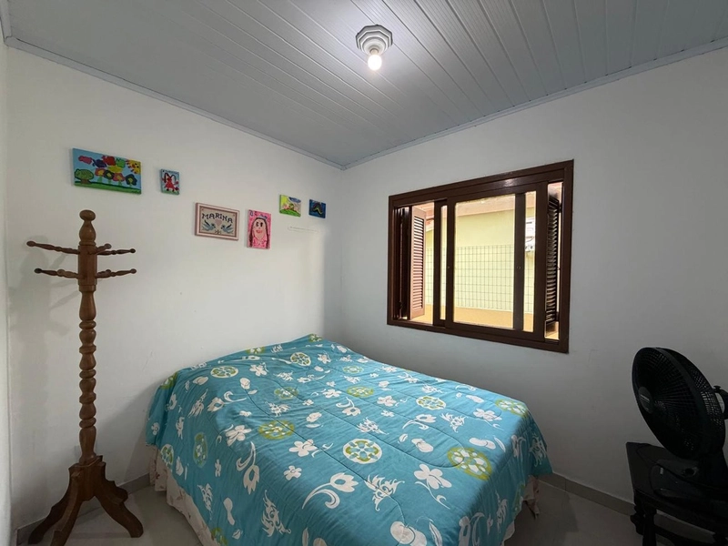Linda Casa de Esquina em Atlântida Sul com 4 Dormitórios e Pátio Amplo: 11ª foto da galeria de imagens do imóvel