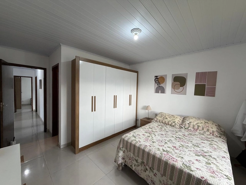 Linda Casa de Esquina em Atlântida Sul com 4 Dormitórios e Pátio Amplo: 12ª foto da galeria de imagens do imóvel