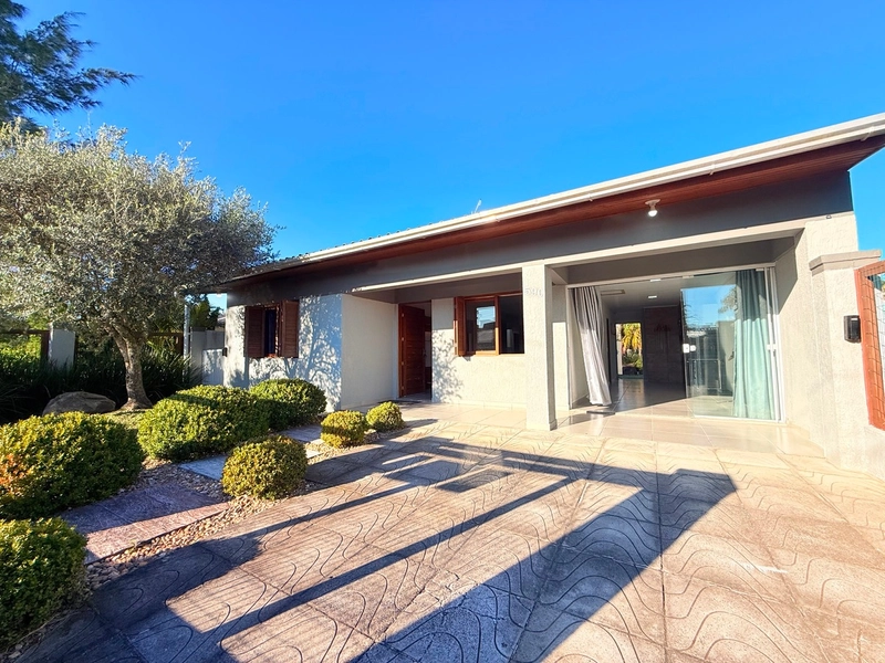 Linda Casa em Noiva do Mar: 2ª foto da galeria de imagens do imóvel