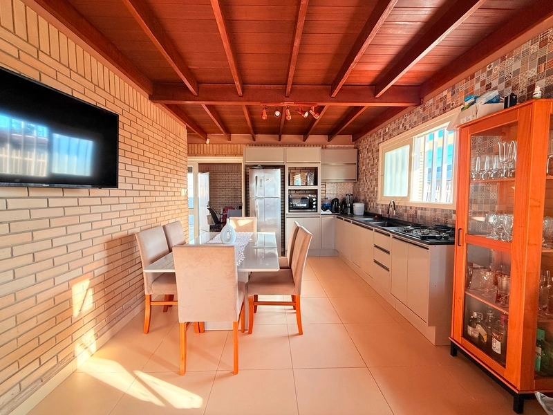 Incrivel Casa em Atântida Sul: 7ª foto da galeria de imagens do imóvel