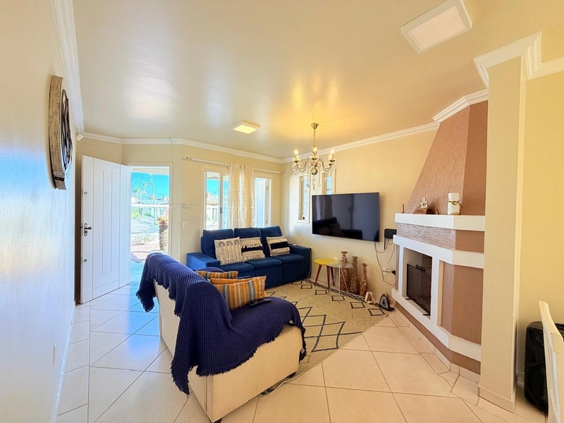 Casa Charmosa com 3 Dormitórios e Living integrado com Lareira!: 3ª foto da galeria de imagens do imóvel