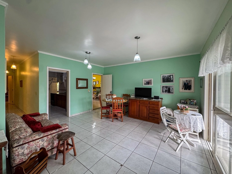 Linda Casa no Centro de Xangri-Lá com 3 Dormitórios e Pátio Amplo!: 2ª foto da galeria de imagens do imóvel