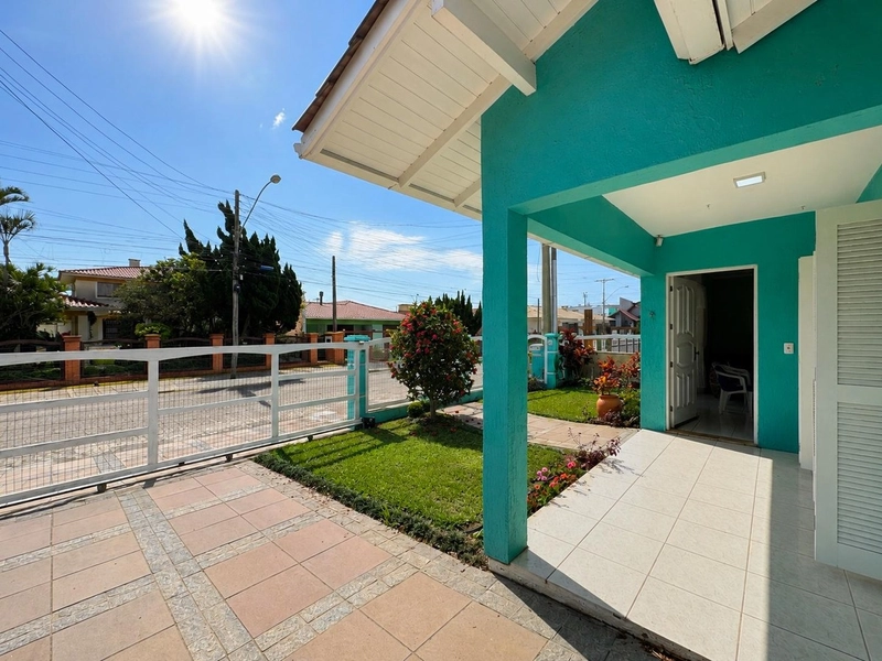 Linda Casa no Centro de Xangri-Lá com 3 Dormitórios e Pátio Amplo!: 18ª foto da galeria de imagens do imóvel
