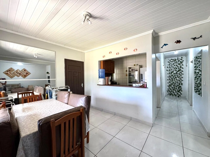 Linda Casa em Atlântida Sul com 3 Dormitórios e Pátio Amplo!: 3ª foto da galeria de imagens do imóvel
