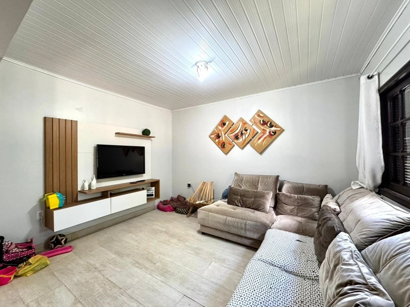 Linda Casa em Atlântida Sul com 3 Dormitórios e Pátio Amplo!: 2ª foto da galeria de imagens do imóvel