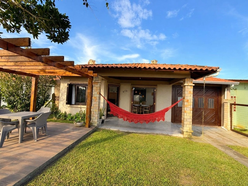 Linda Casa com Lareira, 3 Dormitórios e Amplo Pátio a 450m do Mar!: 18ª foto da galeria de imagens do imóvel