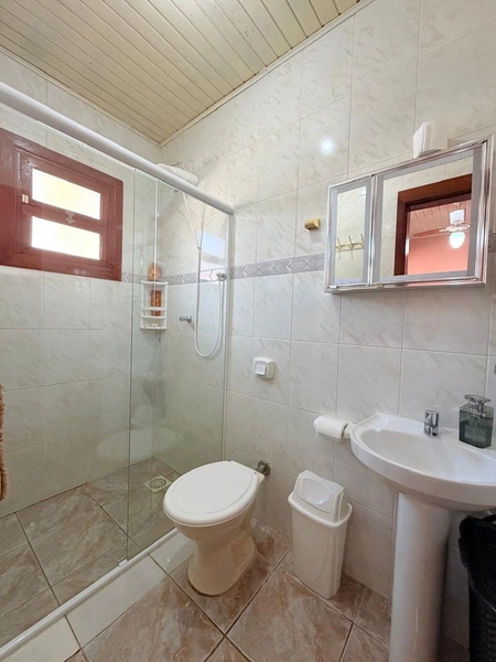 Linda Casa com Lareira, 3 Dormitórios e Amplo Pátio a 450m do Mar!: 9ª foto da galeria de imagens do imóvel