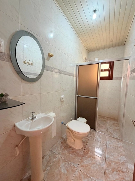 Linda Casa com Lareira, 3 Dormitórios e Amplo Pátio a 450m do Mar!: 13ª foto da galeria de imagens do imóvel
