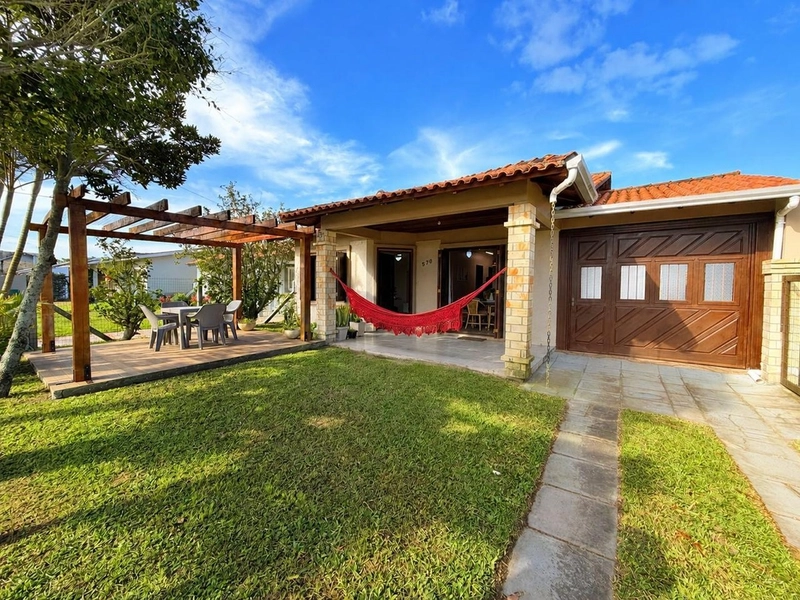 Linda Casa com Lareira, 3 Dormitórios e Amplo Pátio a 450m do Mar!: 19ª foto da galeria de imagens do imóvel