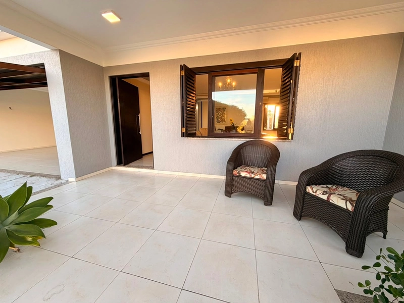 Linda Casa com 4 Dormitórios e Garagem Ampla com Churrasqueira!: 2ª foto da galeria de imagens do imóvel