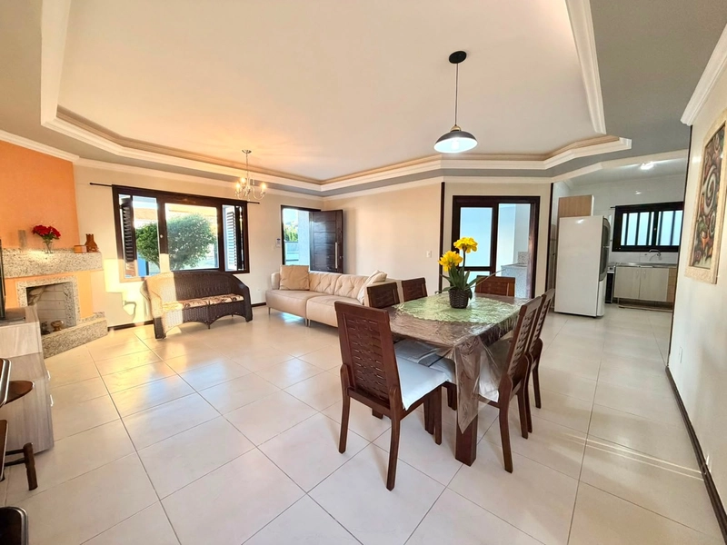 Linda Casa com 4 Dormitórios e Garagem Ampla com Churrasqueira!: 6ª foto da galeria de imagens do imóvel