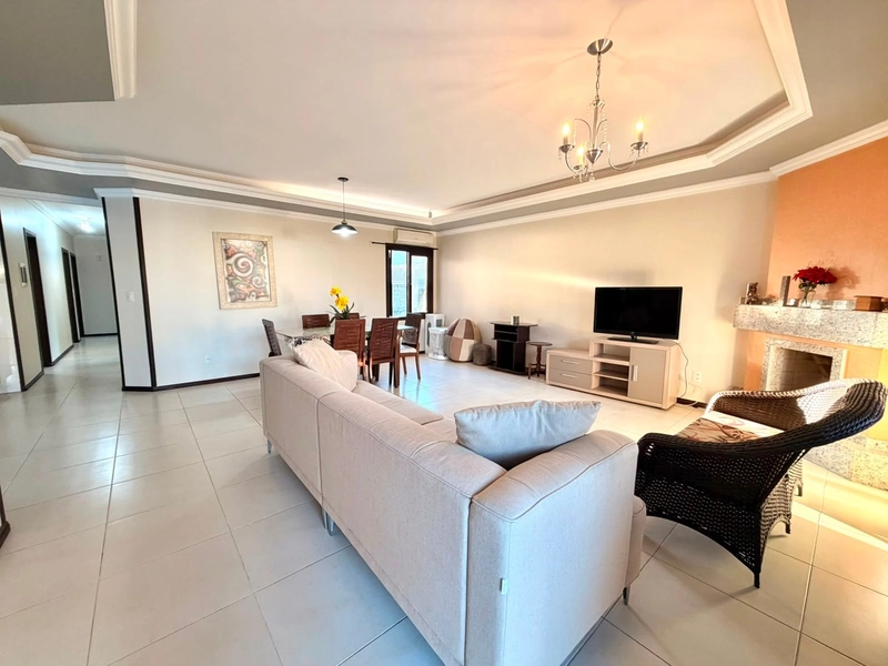 Linda Casa com 4 Dormitórios e Garagem Ampla com Churrasqueira!: 3ª foto da galeria de imagens do imóvel