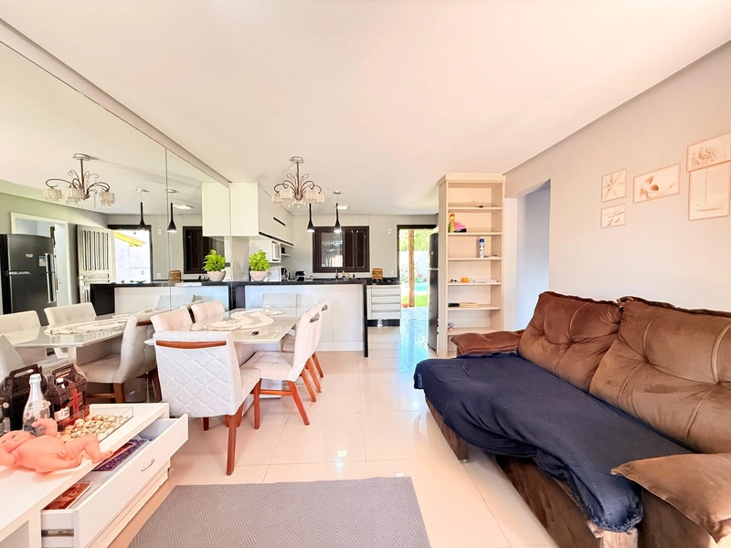 Linda Casa a Venda com Piscina, Espaço Gourmet e Pátio Amplo!: 4ª foto da galeria de imagens do imóvel