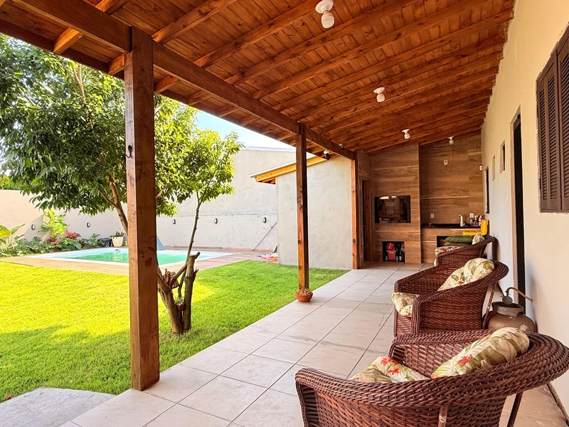 Linda Casa a Venda com Piscina, Espaço Gourmet e Pátio Amplo!: 2ª foto da galeria de imagens do imóvel