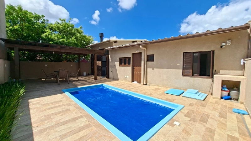 Linda Casa Á Venda com 3 Dormitórios, 2 Suítes e Piscina: 14ª foto da galeria de imagens do imóvel