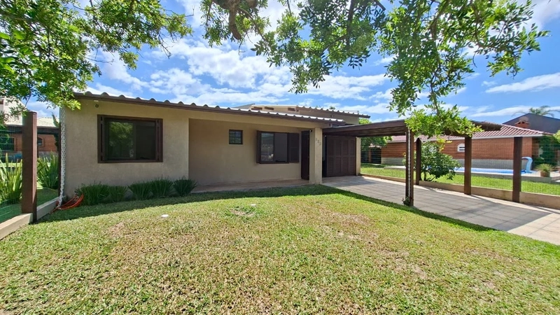 Linda Casa Á Venda com 3 Dormitórios, 2 Suítes e Piscina: 1ª foto da galeria de imagens do imóvel