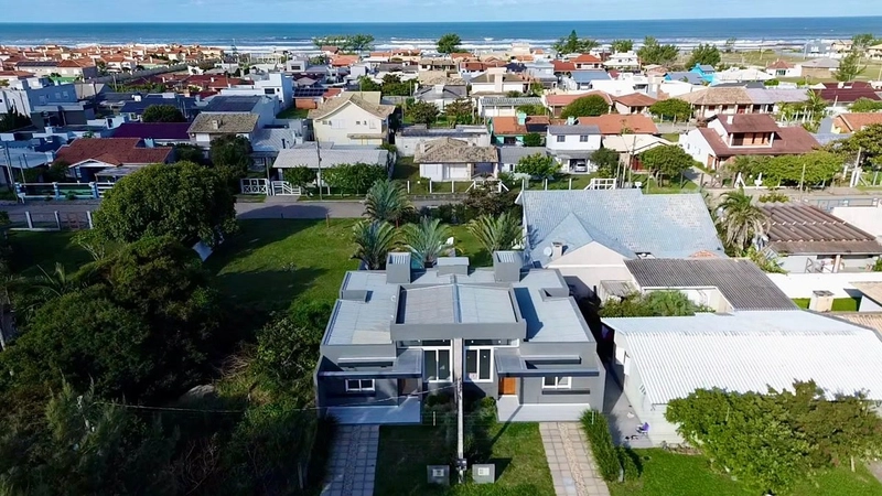 Casa à venda em Xangri-lá/RS: 2ª foto da galeria de imagens do imóvel
