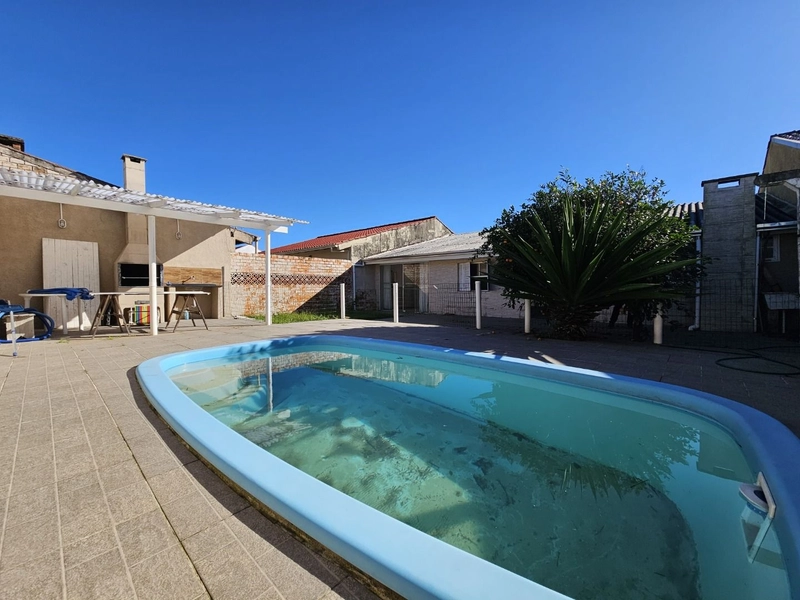 Casa à venda em Atlantida Sul: 1ª foto da galeria de imagens do imóvel