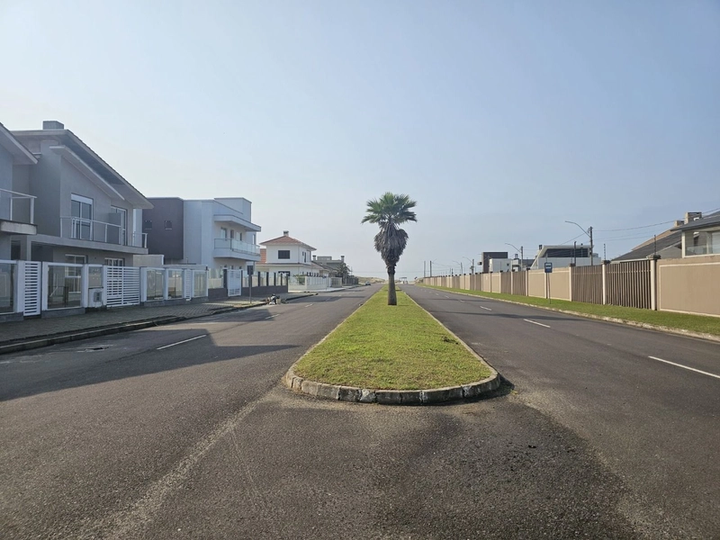 Terreno à venda em Atlantida Sul: 2ª foto da galeria de imagens do imóvel