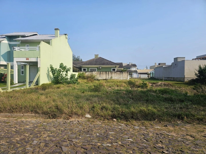 Terreno à venda em Atlantida Sul: 1ª foto da galeria de imagens do imóvel