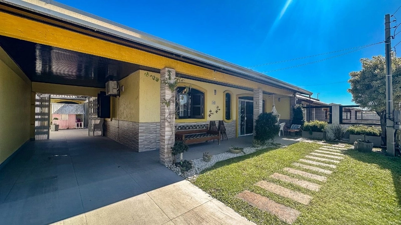 Casa à venda em Atlantida Sul: 1ª foto da galeria de imagens do imóvel