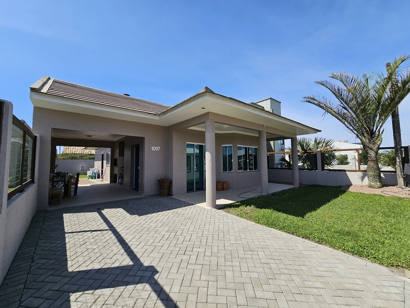 Casa à venda em Atlantida Sul: 1ª foto da galeria de imagens do imóvel