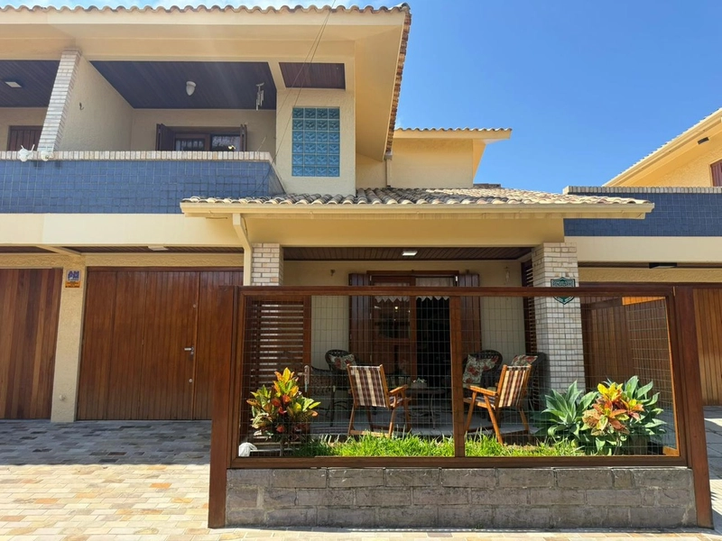 Sobrado à venda em Rainha do Mar com 2 dormitórios!: 1ª foto da galeria de imagens do imóvel