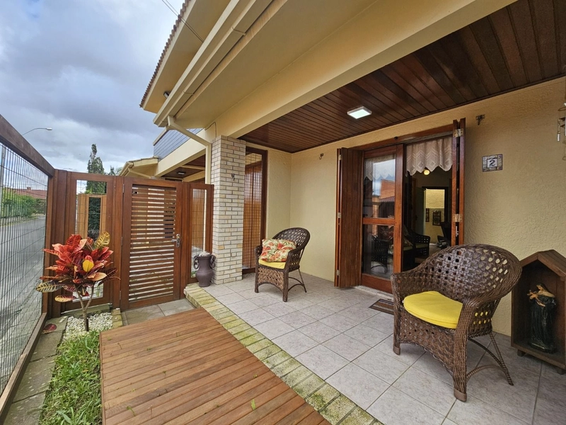 Sobrado à venda em Rainha do Mar: 1ª foto da galeria de imagens do imóvel