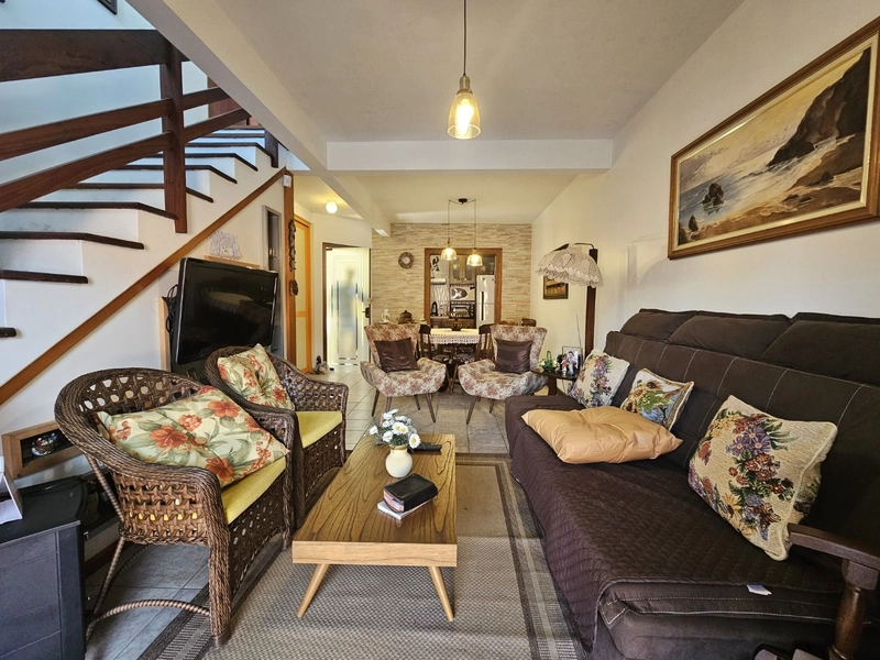 Sobrado à venda em Rainha do Mar: 2ª foto da galeria de imagens do imóvel