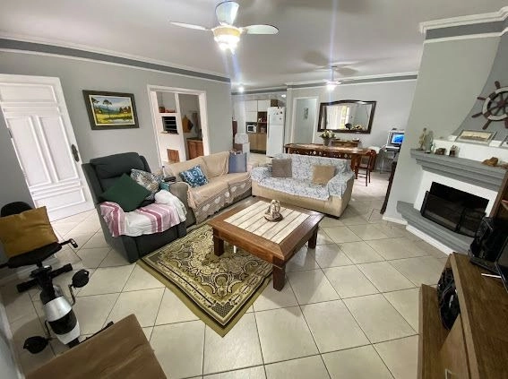 Seu Novo Lar: Casa com Lareira, Churrasqueira e Garagem Fechada!: 12ª foto da galeria de imagens do imóvel