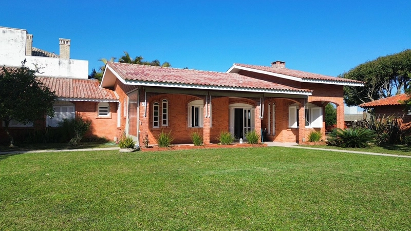 Casa com 2 terrenos - Pertinho do Mar!: 1ª foto da galeria de imagens do imóvel